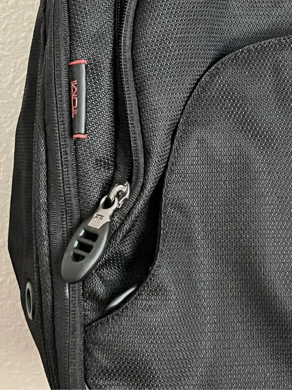 Tumi gently used